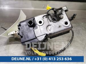 Gebruikte Schuifdeur Slotmechaniek rechts Peugeot Expert (G9) 2.0 HDi 120 Prijs € 60,50 Inclusief btw aangeboden door van Deijne Onderdelen Uden B.V.