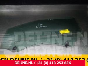 Gebruikte Portierruit 4Deurs links-voor Renault Clio III Estate/Grandtour (KR) 1.2 16V TCE 100 Prijs € 20,00 Margeregeling aangeboden door van Deijne Onderdelen Uden B.V.