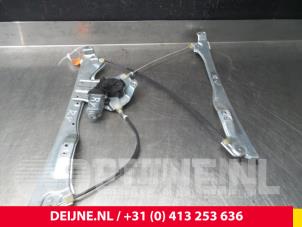 Gebruikte Raammechaniek 4Deurs rechts-voor Renault Clio III (BR/CR) 1.2 16V 75 Prijs € 50,00 Margeregeling aangeboden door van Deijne Onderdelen Uden B.V.