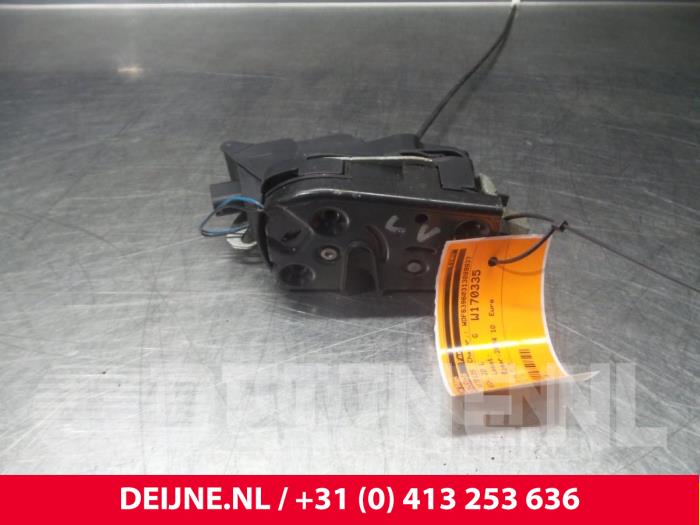 Mercedes Vito Deurslot Mechaniek 2Deurs links O37871