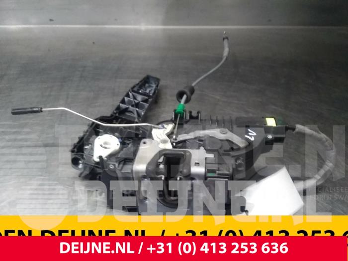 Mercedes Vito Deurslot Mechaniek 2Deurs links O37903