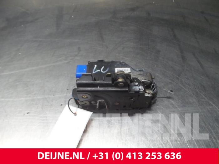 Volkswagen Caddy Deurslot Mechaniek 2Deurs links O38033