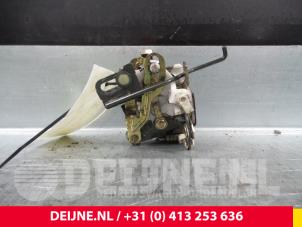 Hyundai H200 Türschlossmechanik 2-türig links O38117 foto 2