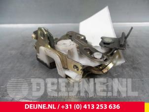Hyundai H200 Türschlossmechanik 2-türig links O38119 foto 2