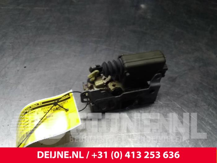 Iveco Daily Türschlossmechanik 2-türig links O38165