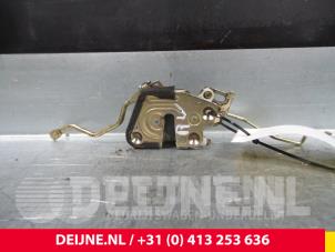 Gebruikte Deurslot Mechaniek 2Deurs rechts Hyundai H-1/H-200 2.5 Tdi Prijs € 30,25 Inclusief btw aangeboden door van Deijne Onderdelen Uden B.V.