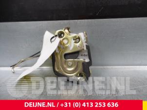 Gebruikte Deurslot Mechaniek 2Deurs rechts Hyundai H-1/H-200 2.5 Tdi Prijs € 30,25 Inclusief btw aangeboden door van Deijne Onderdelen Uden B.V.