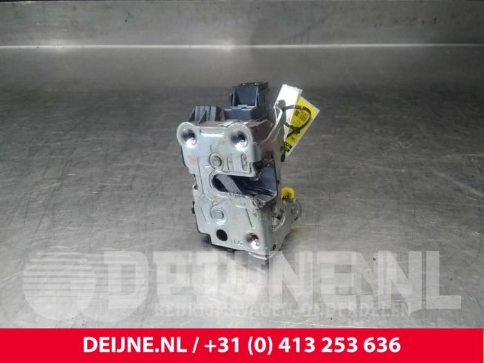 Iveco New Daily Door lock mechanism 2-door, right O38673