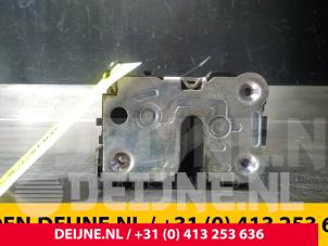 Gebruikte Portierslot Mechaniek 2deurs rechts Renault Mascott 150 Prijs € 42,35 Inclusief btw aangeboden door van Deijne Onderdelen Uden B.V.
