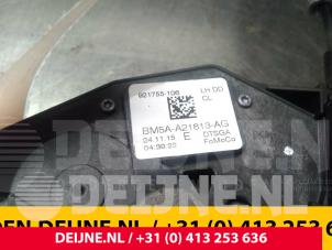 Ford Focus Door lock mechanism 4-door, front left O38890 photo 4