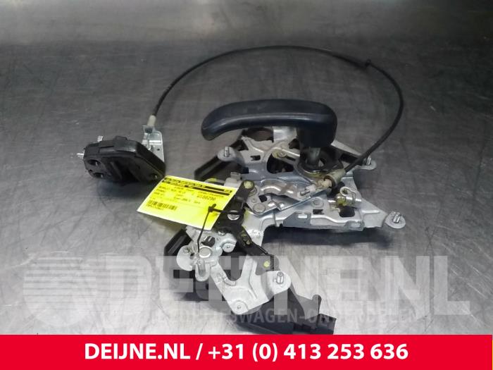 Hyundai H300 Türschlossmechanik 4-türig links hinten O39100