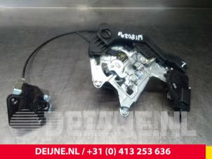 Hyundai H300 Türschlossmechanik 4-türig links hinten O39100 foto 2