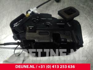 Volkswagen Polo Deurslot Mechaniek 4Deurs rechts-voor O39218 foto 2