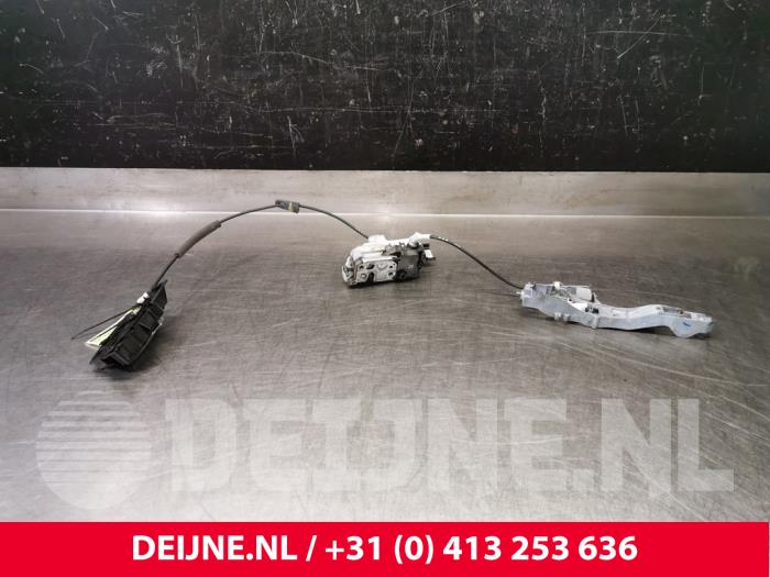 Peugeot 308 Front door lock mechanism 4-door, right O39281