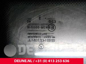 Mercedes Vito Ruit Laaddeur zijkant O40530 foto 2
