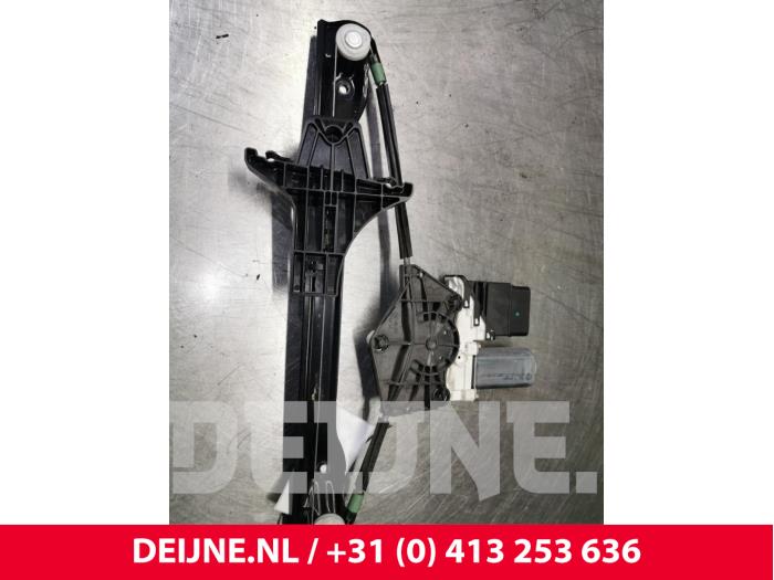 Volkswagen Golf Rear door window mechanism 4-door, right O41270