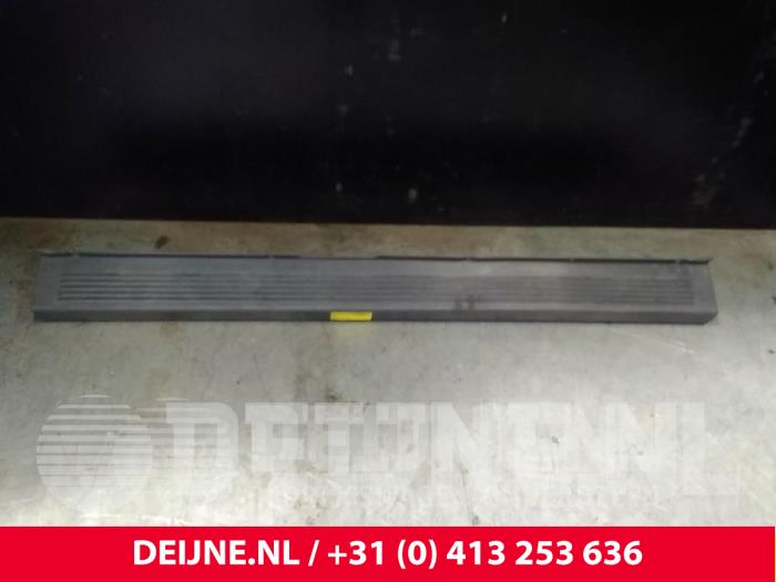 Bumperdeel midden-achter van een Peugeot Boxer (U9) 2.0 BlueHDi 130 2017