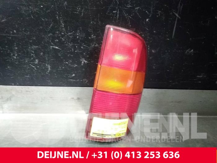 Volkswagen Caddy Achterlicht links O44111