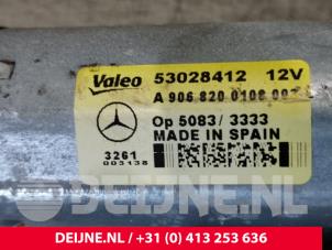 Volkswagen Crafter Scheibenwischermotor hinten O45149 foto 3