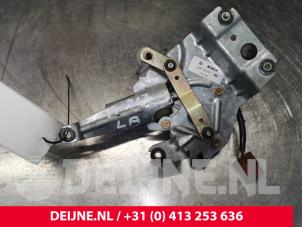 Citroen Berlingo Rear wiper motor O45245 photo 3