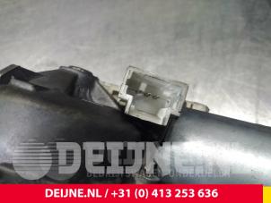 Renault Trafic Ruitenwissermotor achter O45295 foto 3