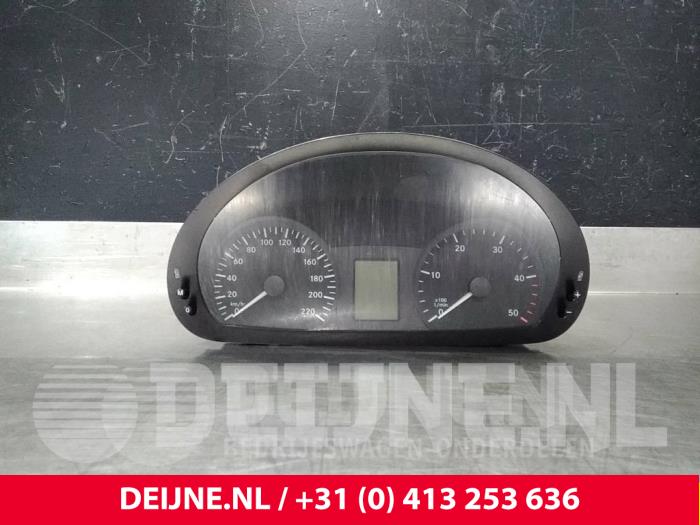 Mercedes Vito Kilometerteller KM O46142