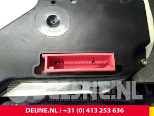Opel Vivaro Kilometerteller KM O46178 foto 3