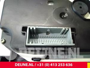 Opel Vivaro Kilometerteller KM O46178 foto 4