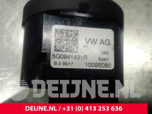 Volkswagen Polo Light switch O47309 photo 3