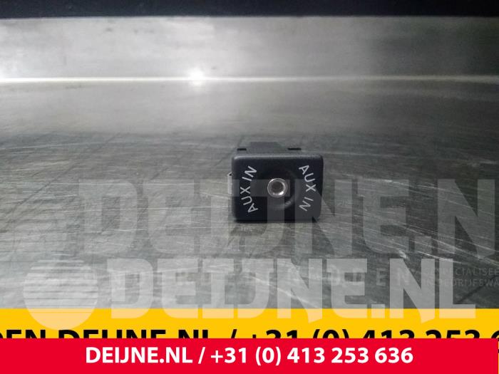 AUX/USB aansluiting - Volkswagen Polo
