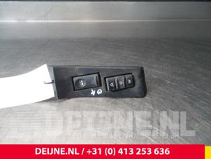 Gebruikte Ruit schakelaar elektrisch Opel Movano Combi 2.2 DTI Prijs € 30,25 Inclusief btw aangeboden door van Deijne Onderdelen Uden B.V.