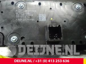 Ford Focus Radio control panel O48714 photo 2