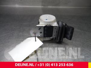 Peugeot 107 Rear seatbelt, right O50294 photo 4