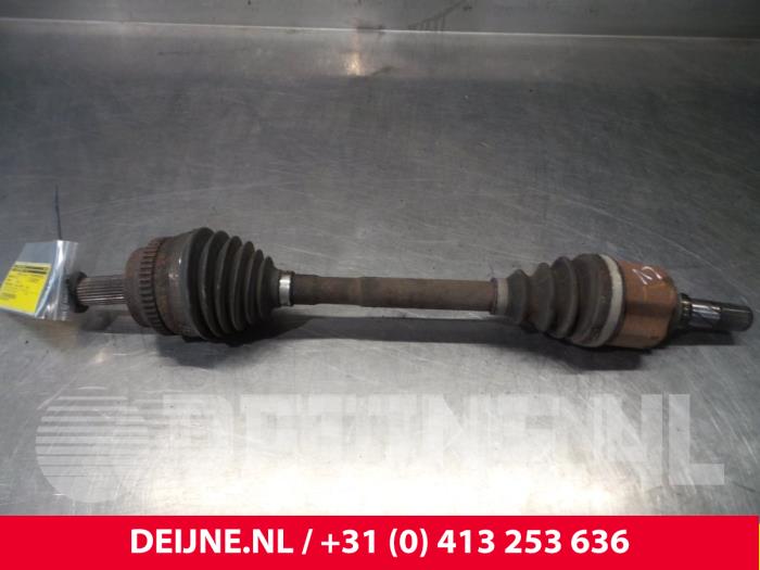 Nissan Interstar Aandrijfas links-voor O50781