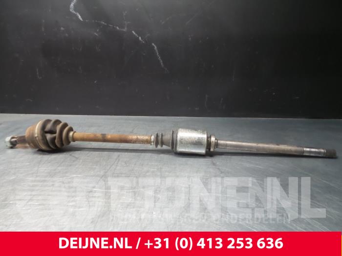 Nissan Interstar Aandrijfas rechts-voor O51264