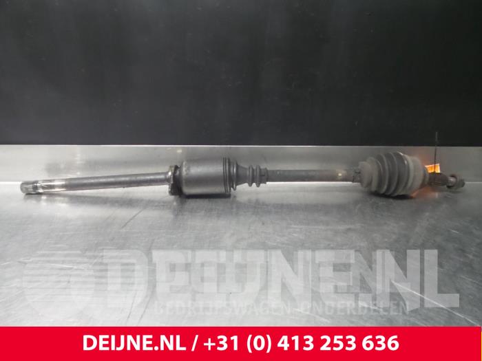 Nissan Primastar Aandrijfas rechts-voor O51273