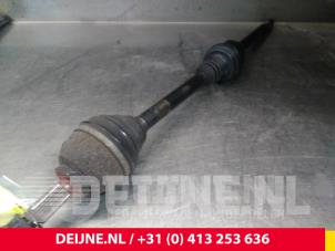 Gebruikte Cardanas rechts-voor (VWA) Renault Trafic New (FL) 2.5 dCi 16V 135 Prijs € 72,60 Inclusief btw aangeboden door van Deijne Onderdelen Uden B.V.