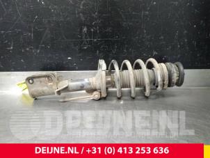 Gebruikte Mac Phersonpoot rechts-voor Mercedes Vito (638.0) 2.2 CDI 108 16V Prijs € 24,20 Inclusief btw aangeboden door van Deijne Onderdelen Uden B.V.