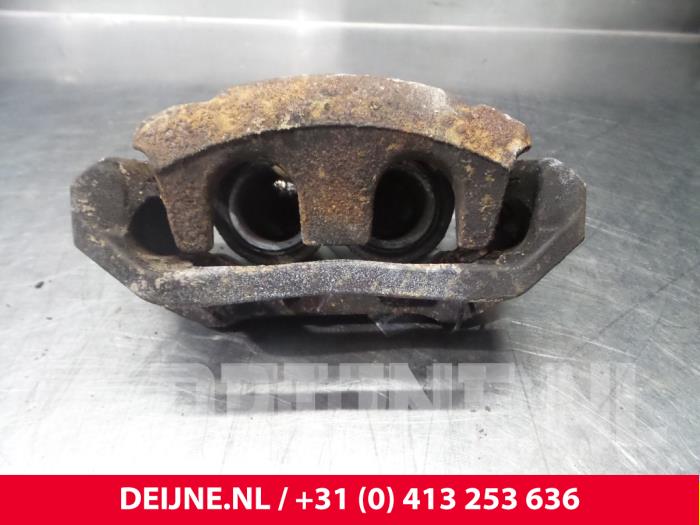 Nissan Cab Star Remklauw (Tang) links-voor O52913
