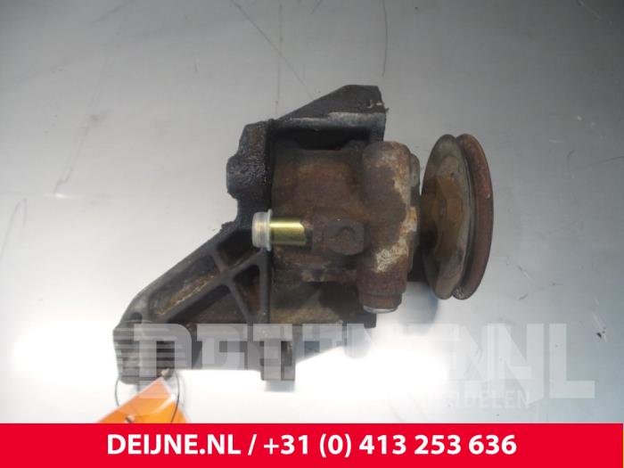 Gebruikte Servopomp Volkswagen Caddy II (9K9A) 1.9 SDI Prijs € 90,75 Inclusief btw aangeboden door van Deijne Onderdelen Uden B.V.