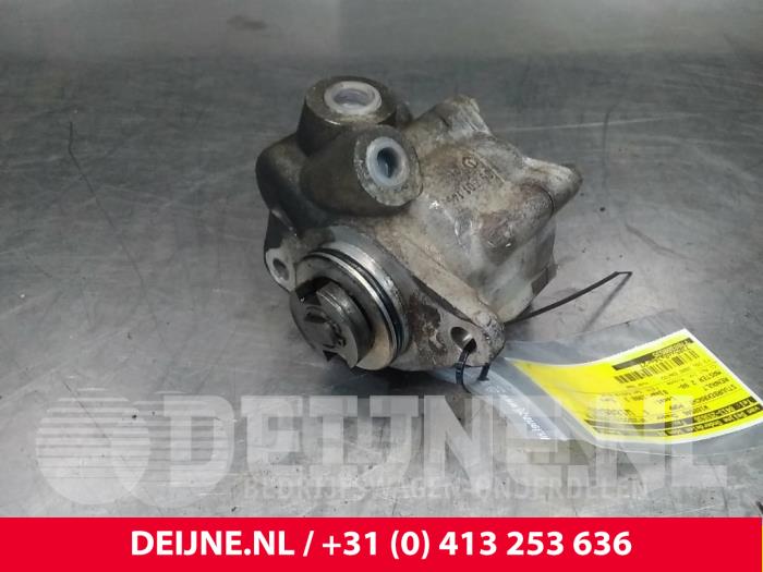Gebruikte Servopomp Renault Master II (FD/HD) 2.8 dTi T35 Prijs € 72,60 Inclusief btw aangeboden door van Deijne Onderdelen Uden B.V.