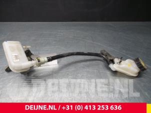 Gebruikte Hoofdremcilinder Ford Transit Courier 1.5 TDCi 75 Prijs € 48,40 Inclusief btw aangeboden door van Deijne Onderdelen Uden B.V.