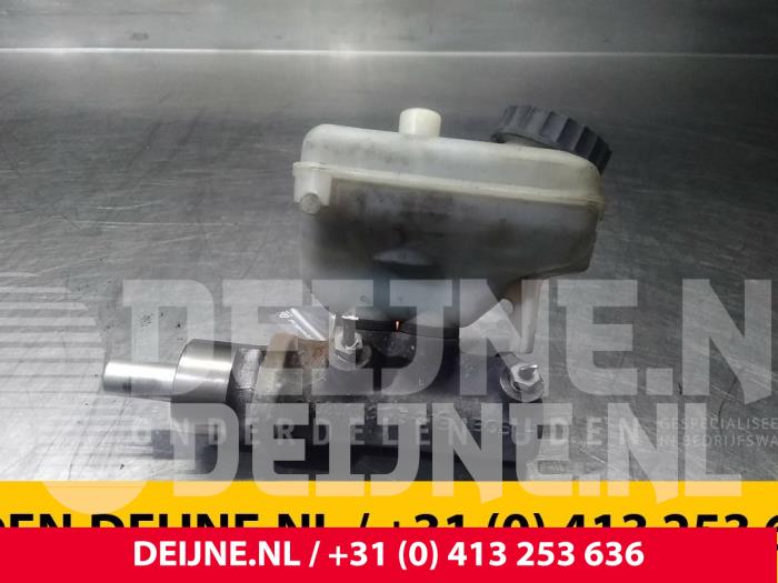Gebruikte Hoofdremcilinder Mercedes Vito (638.1/2) 2.2 CDI 108 16V Prijs € 18,15 Inclusief btw aangeboden door van Deijne Onderdelen Uden B.V.