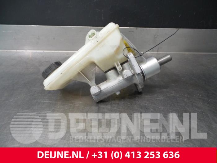 Gebruikte Hoofdremcilinder Opel Vivaro 2.5 DTI 16V Prijs € 36,30 Inclusief btw aangeboden door van Deijne Onderdelen Uden B.V.