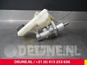 Gebruikte Hoofdremcilinder Opel Vivaro 2.5 DTI 16V Prijs € 12,10 Inclusief btw aangeboden door van Deijne Onderdelen Uden B.V.