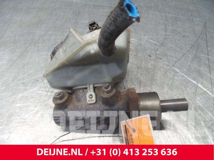Gebruikte Hoofdremcilinder Volkswagen Transporter/Caravelle T4 2.4 D Prijs € 24,20 Inclusief btw aangeboden door van Deijne Onderdelen Uden B.V.