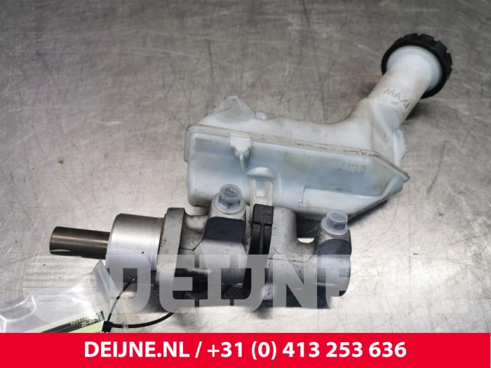 Gebruikte Hoofdremcilinder Renault Clio III (BR/CR) 1.2 16V 75 Prijs € 13,00 Margeregeling aangeboden door van Deijne Onderdelen Uden B.V.