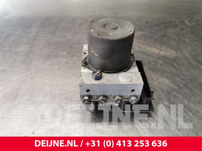 Gebruikte ABS Pomp Ford Transit 2.2 TDCi 16V Prijs € 18,15 Inclusief btw aangeboden door van Deijne Onderdelen Uden B.V.