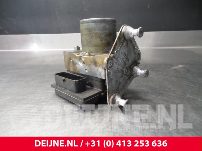 Gebruikte ABS Pomp Mercedes Sprinter 3,5t (906.63) 318 CDI 24V Prijs € 78,65 Inclusief btw aangeboden door van Deijne Onderdelen Uden B.V.