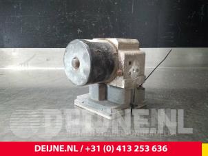 Gebruikte ABS Pomp Opel Vivaro 1.9 DTI 16V Prijs € 121,00 Inclusief btw aangeboden door van Deijne Onderdelen Uden B.V.